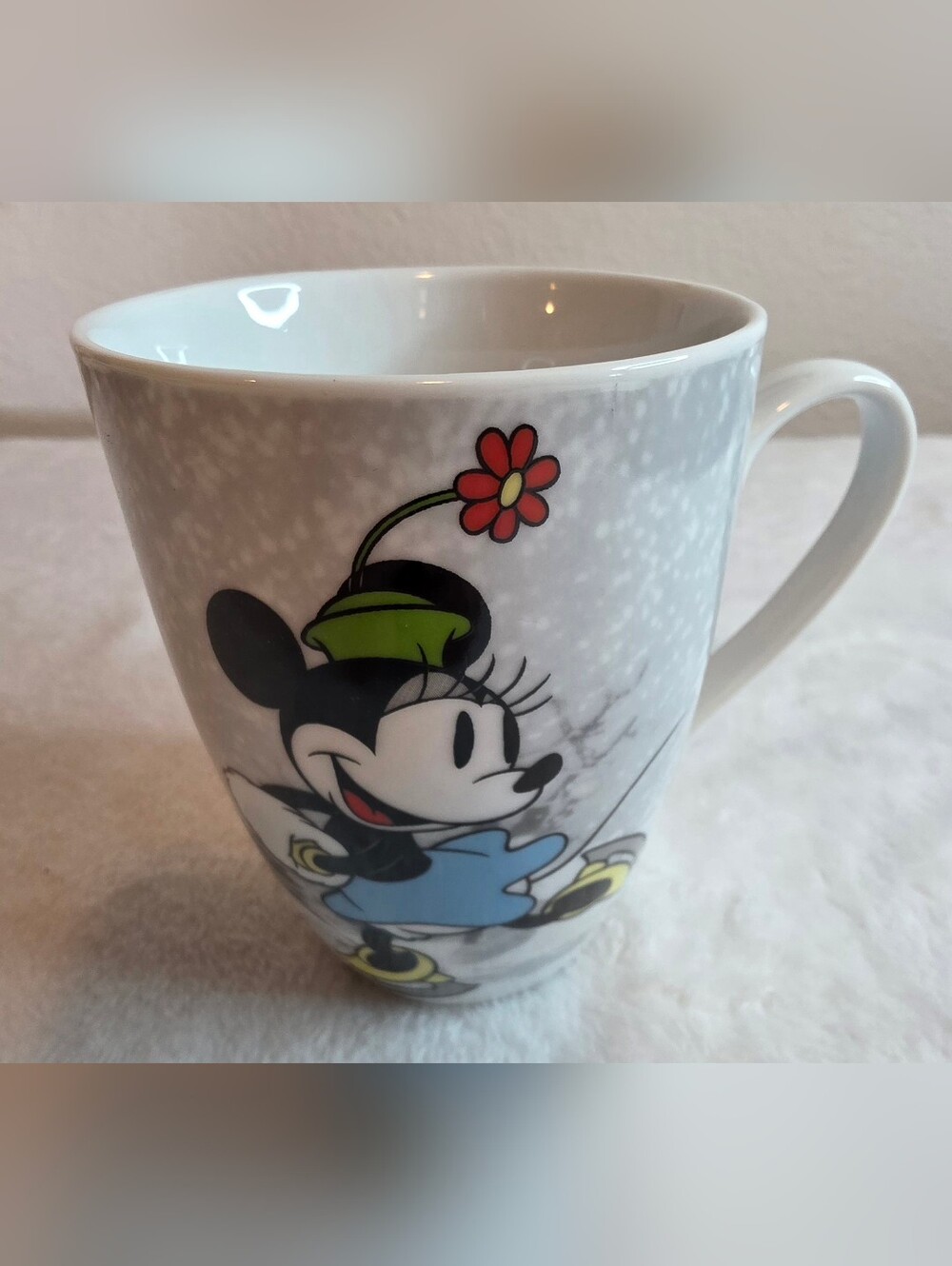 Disney Minnie Mouse Happy Holiday Christmas Ceramic Coffee Mug 12 oz